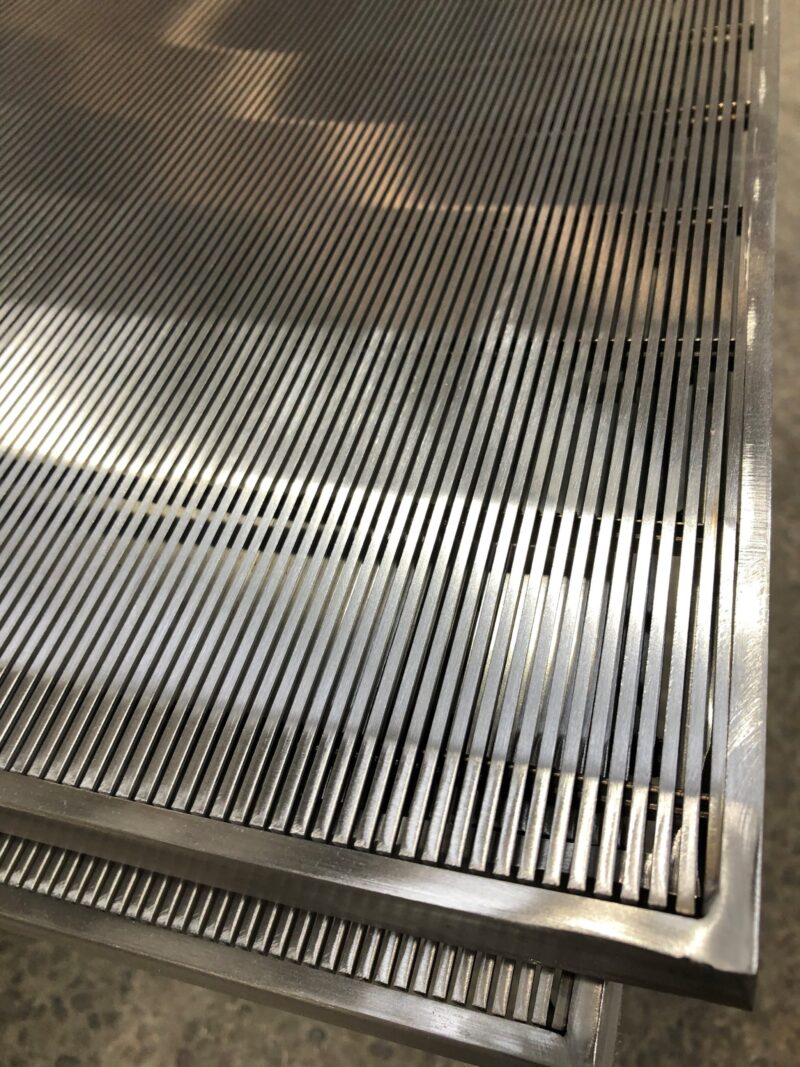 Wedge wire flat panels top | Optima International